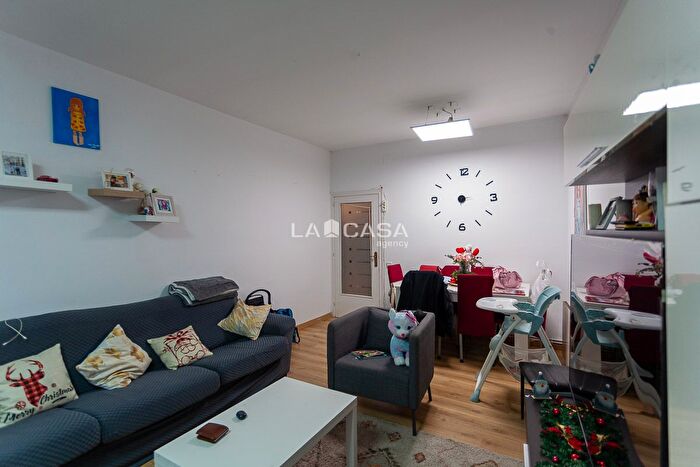 Casas en venta y pisos alquiler - 1