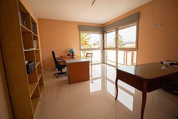 Casas en venta y pisos alquiler - 3