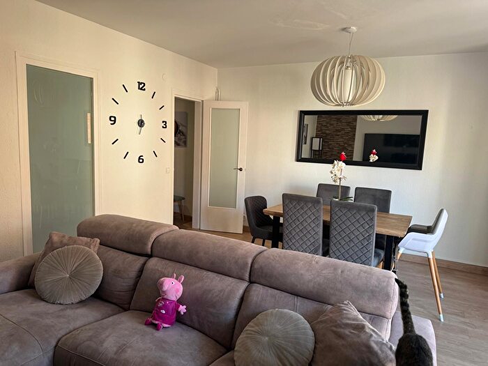 Casas en venta y pisos alquiler - 3
