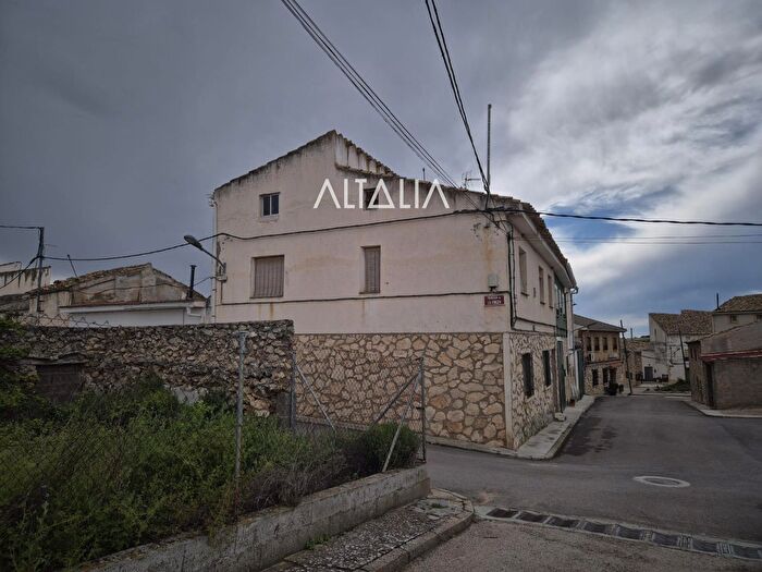 Casas en venta y pisos alquiler - 2