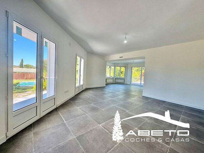 Casas en venta y pisos alquiler - 3