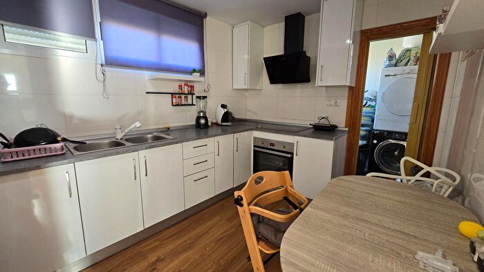 Casas en venta y pisos alquiler - 3