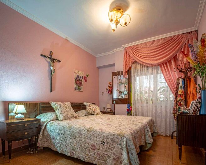 Casas en venta y pisos alquiler - 3