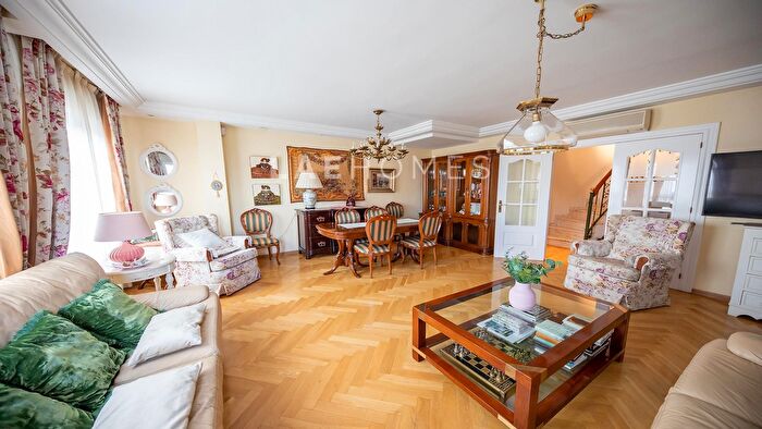 Casas en venta y pisos alquiler - 3