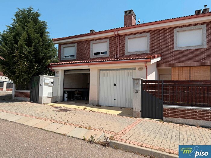 Casa en venta en Boecillo, Valladolid de 4 habitaciones