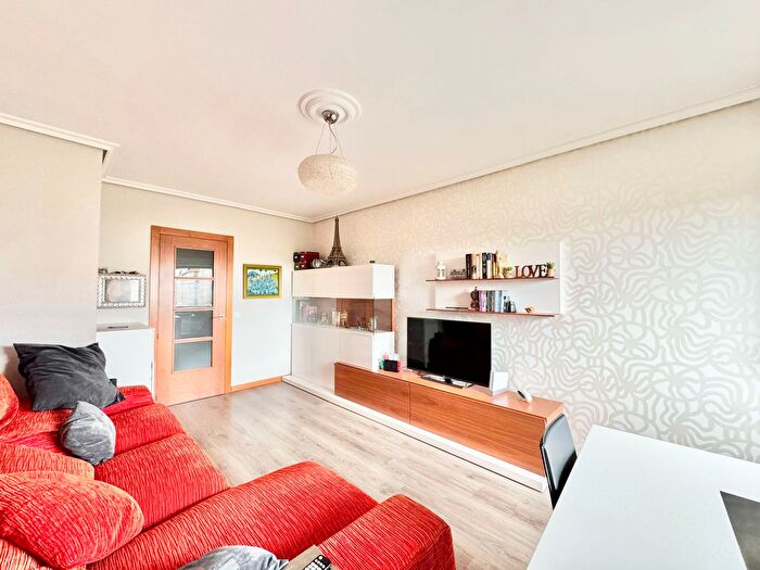 Casas en venta y pisos alquiler - 2