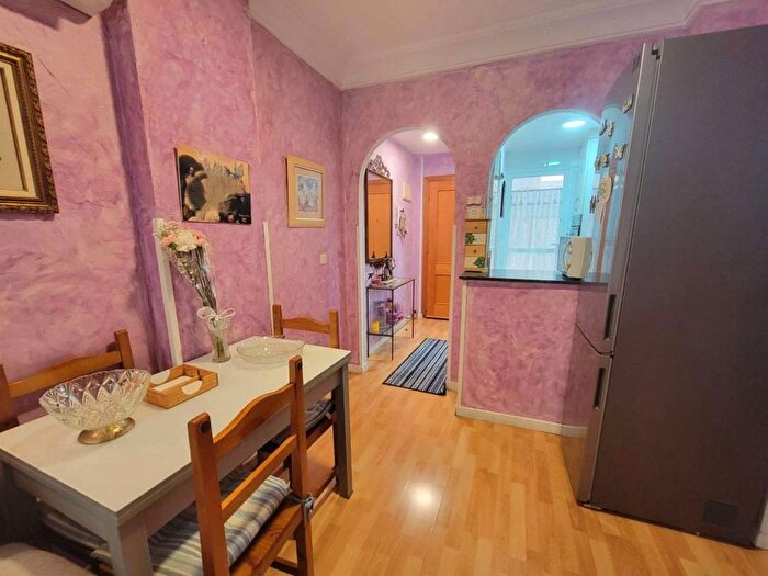 Casas en venta y pisos alquiler - 2