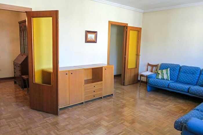 Casas en venta y pisos alquiler - 3