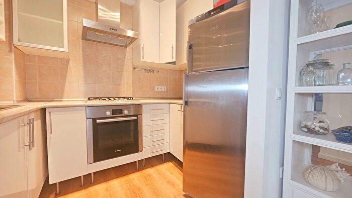 Casas en venta y pisos alquiler - 3