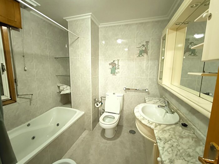 Casas en venta y pisos alquiler - 3