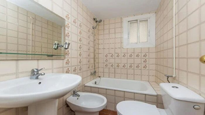 Casas en venta y pisos alquiler - 3