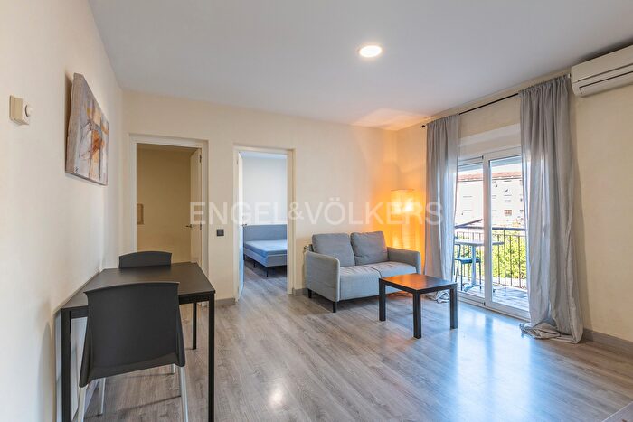 Casas en venta y pisos alquiler - 1