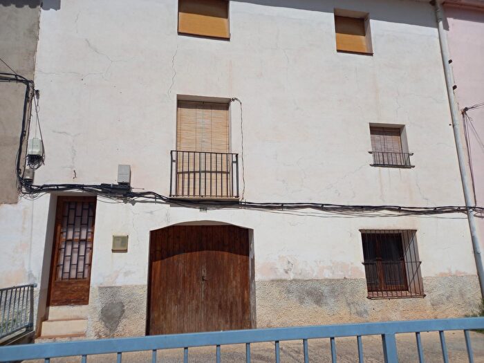 Casa en venta en Miravet, Tarragona de 6 habitaciones