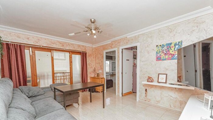 Casas en venta y pisos alquiler - 1
