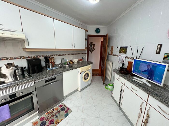 Casas en venta y pisos alquiler - 2