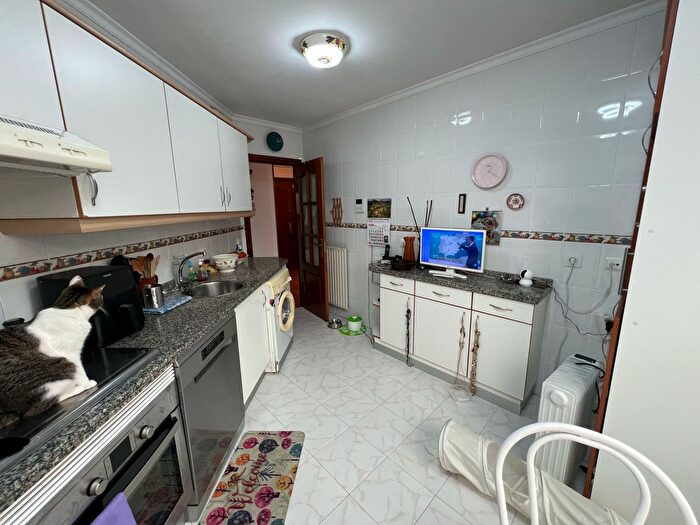 Casas en venta y pisos alquiler - 3