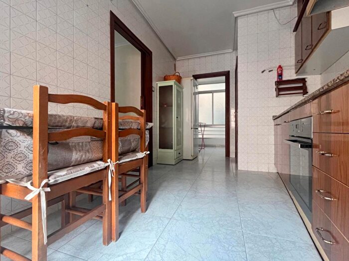 Casas en venta y pisos alquiler - 3