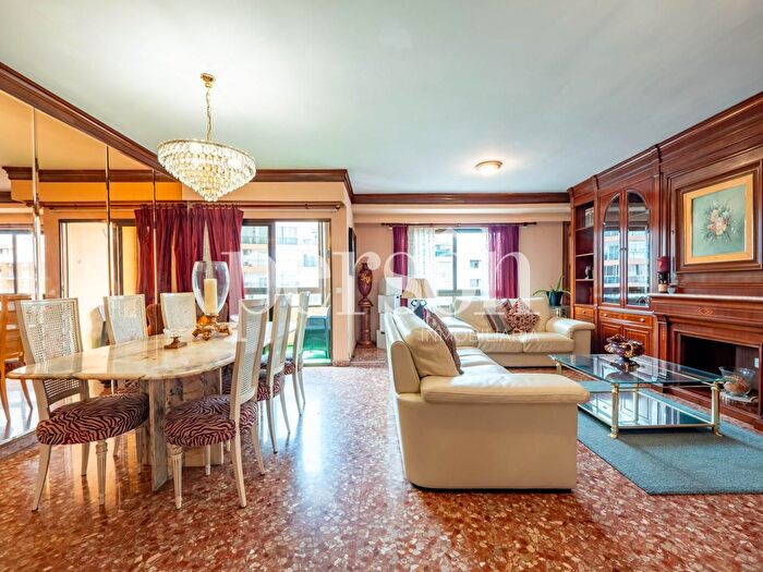 Casas en venta y pisos alquiler - 1