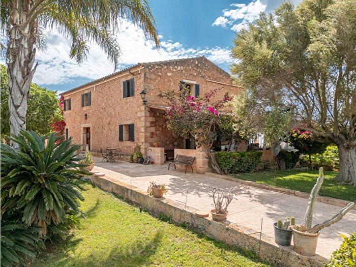 Casa en venta en Llevant, SAranjassa de 6 habitaciones