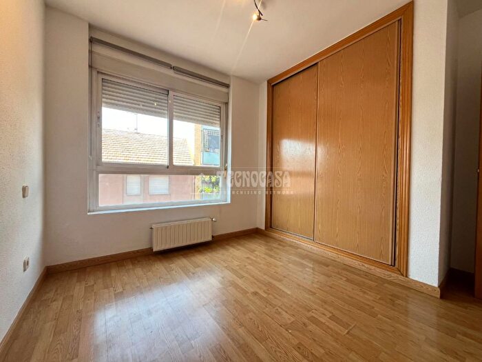 Casas en venta y pisos alquiler - 3