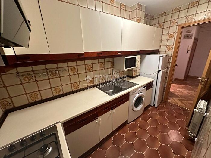 Casas en venta y pisos alquiler - 3