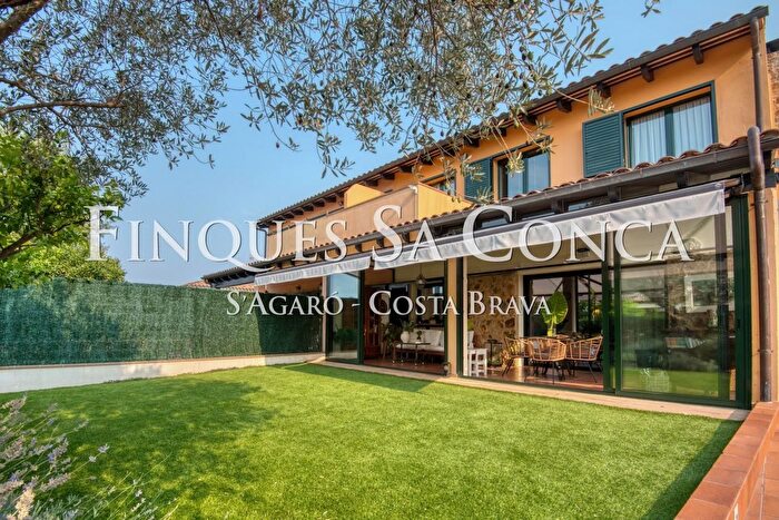 Casa en venta en Santa Cristina Poble, Santa Cristina dAro de 4 habitaciones