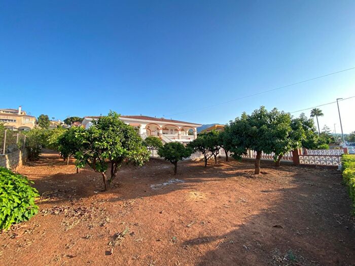 Casa en venta en Pinos de Alhaurín, Alhaurín de la Torre de 5 habitaciones