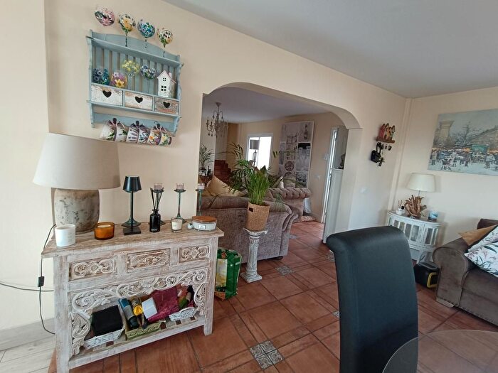 Casas en venta y pisos alquiler - 2