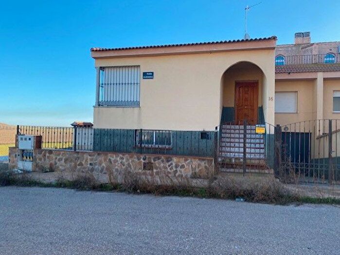 Casas en venta y pisos alquiler - 1