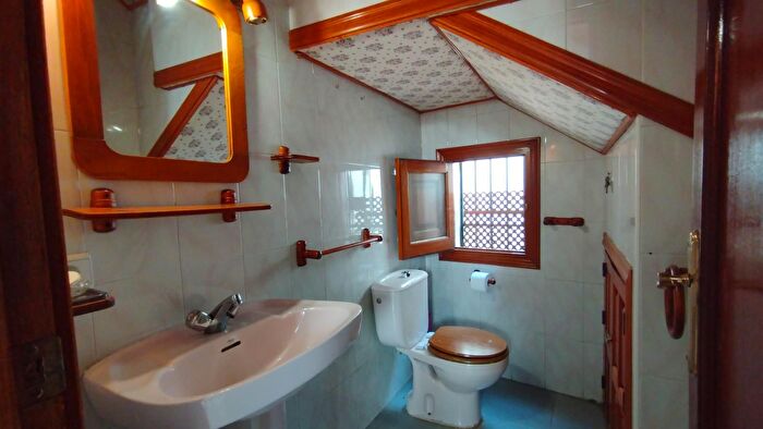 Casas en venta y pisos alquiler - 3