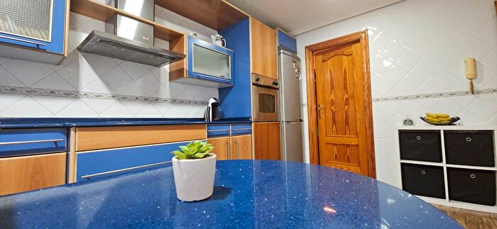 Casas en venta y pisos alquiler - 3