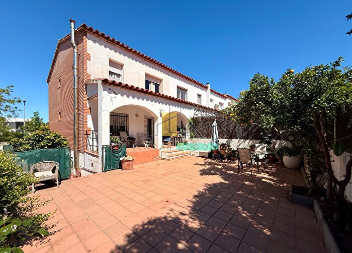 Casa en venta en Els Grecs Mas Oliva, Roses de 4 habitaciones