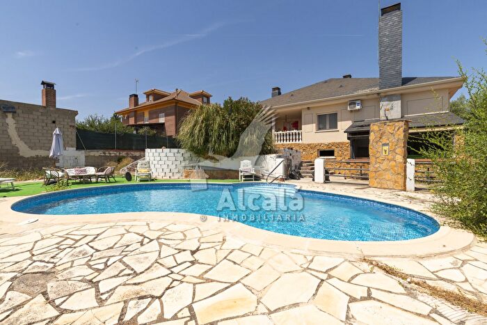 Casa en venta en Camarma de Esteruelas, Madrid de 4 habitaciones