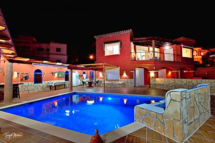 Casa en venta en Monte los Almendros El Pargo Costa Aguilera, Salobreña de 5 habitaciones