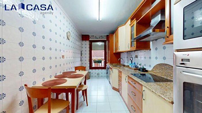 Casas en venta y pisos alquiler - 3
