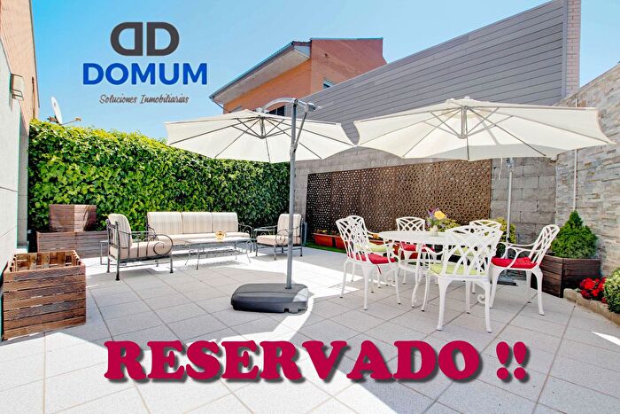 Casa en venta en El Robledal, Villalbilla de 5 habitaciones