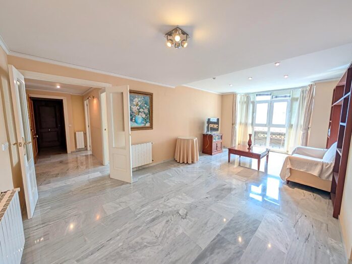 Casas en venta y pisos alquiler - 1