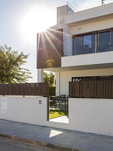 Casas en venta y pisos alquiler - 3
