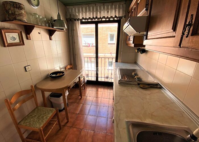 Casas en venta y pisos alquiler - 3