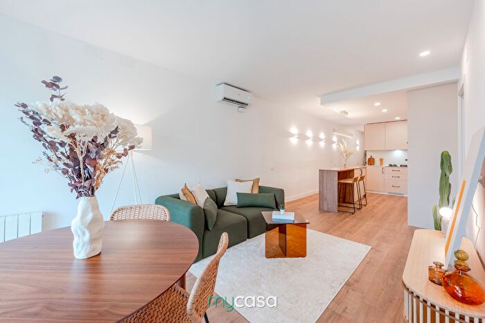 Casas en venta y pisos alquiler - 1
