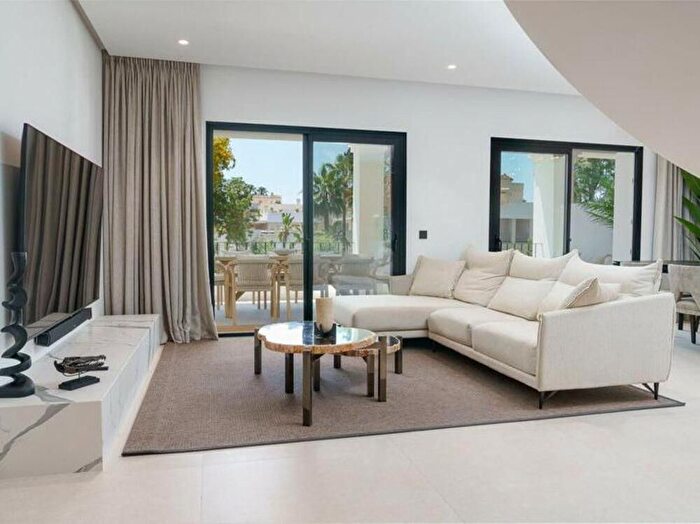 Casa en alquiler en Nueva Andalucía, Aloha de 4 habitaciones