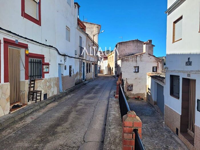 Casas en venta y pisos alquiler - 1