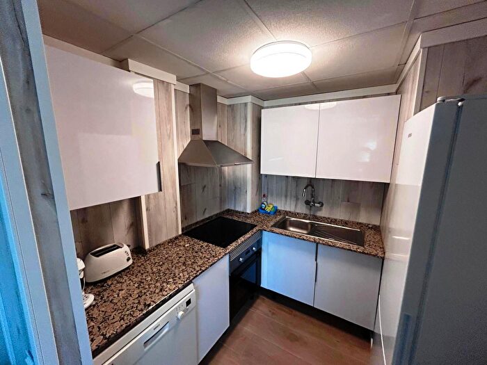 Casas en venta y pisos alquiler - 2