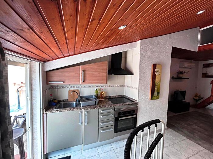 Casas en venta y pisos alquiler - 3