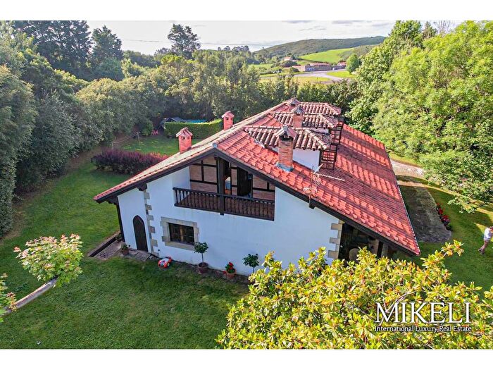 Casa en venta en Santillana del Mar, Cantabria de 5 habitaciones
