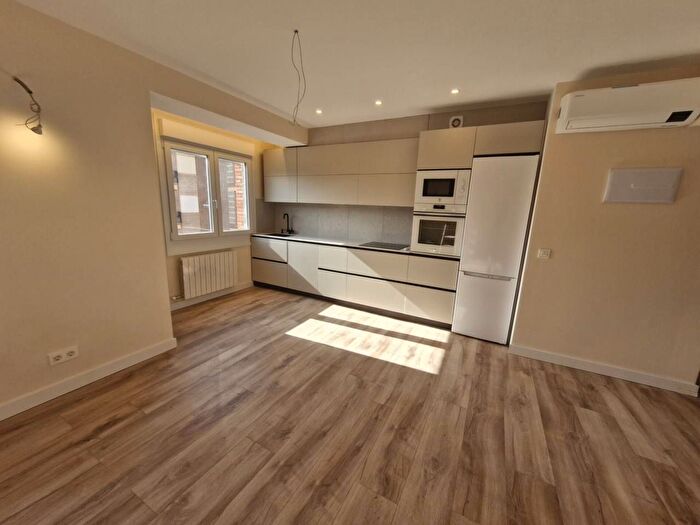 Casas en venta y pisos alquiler - 3