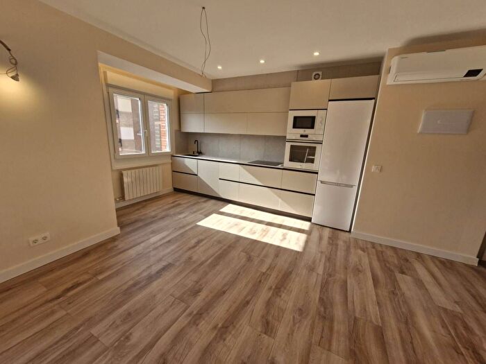 Casas en venta y pisos alquiler - 1
