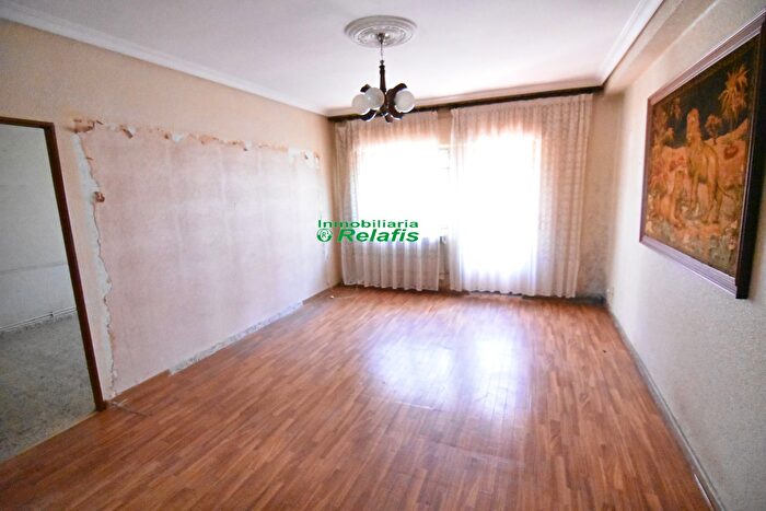 Casas en venta y pisos alquiler - 1