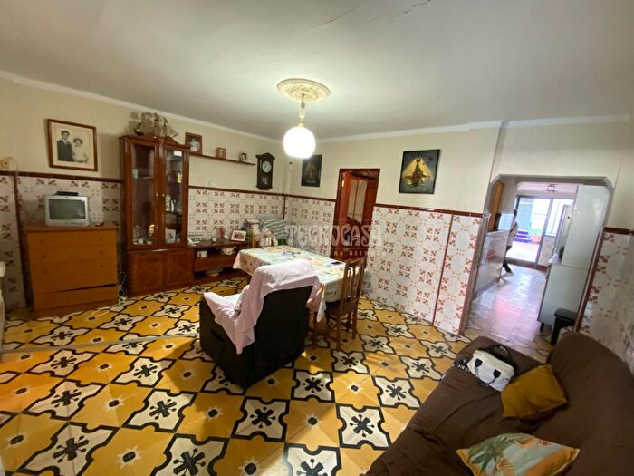 Casas en venta y pisos alquiler - 3