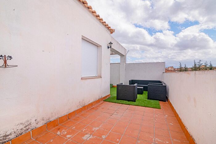 Casas en venta y pisos alquiler - 3